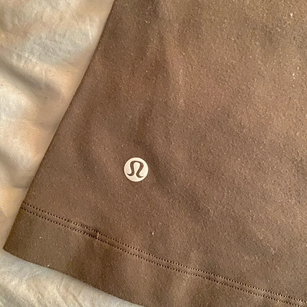 Lululemon - Picture 2 of 3